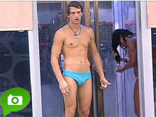 Grande Fratello, prima doccia hot di Clivio - gfdocciaclivioBASE - Gay.it