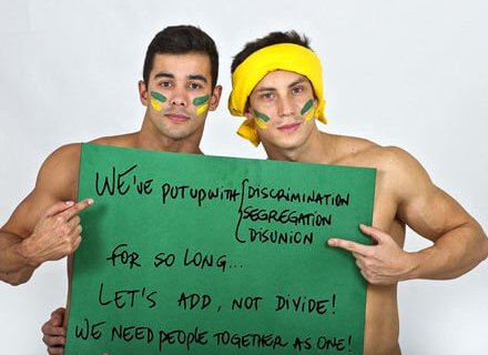 Il fotografo e due attivisti: foto sexy e messaggi contro l'omofobia - gutierrezBASE - Gay.it