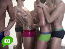 I nuotatori della nazionale francese in posa per Hom - homBASE - Gay.it
