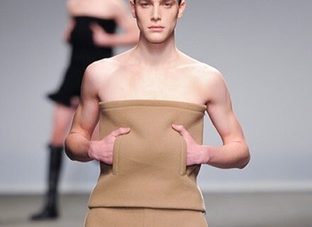 La trasgressiva collezione JW Anderson per l'autunno 2013 - jwanderson fallBASE - Gay.it