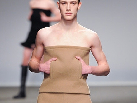 La trasgressiva collezione JW Anderson per l'autunno 2013 - jwanderson fallBASE - Gay.it
