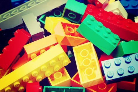 Lego: bambini giocano con le bambole? Lasciateli liberi di scegliere - lego giochi lettera BS - Gay.it