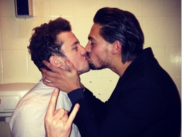 Mario Falcone e la vacanza hot ad Ibiza - mario falcone bacio gay BS1 - Gay.it