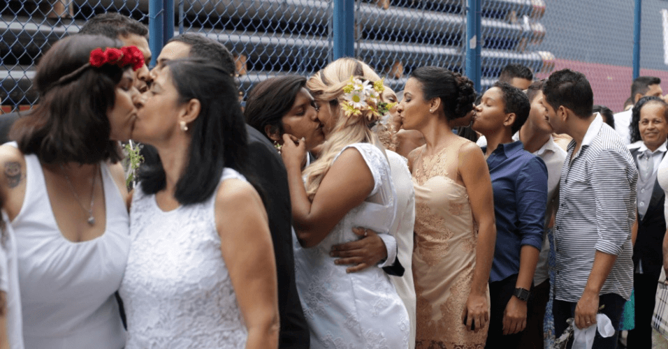 160 coppie gay: il più grande matrimonio egualitario al mondo