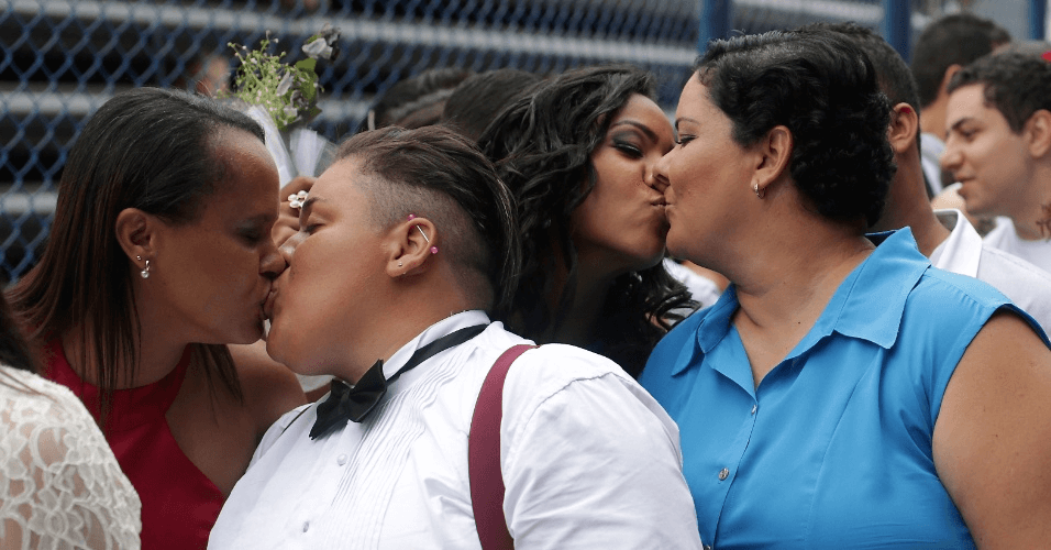 il più grande matrimonio gay: in Brasile 160 coppie