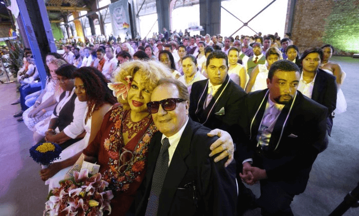 160 coppie gay: il più grande matrimonio egualitario al mondo