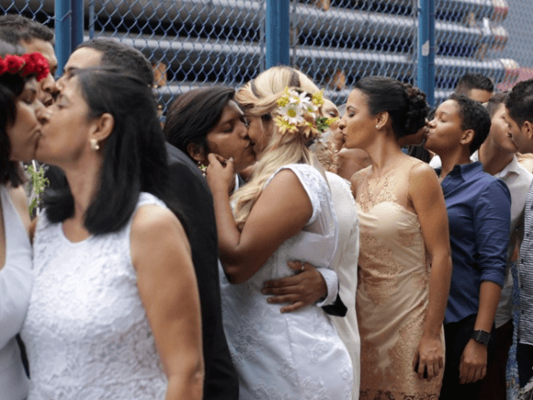 il più grande matrimonio gay: in Brasile 160 coppie