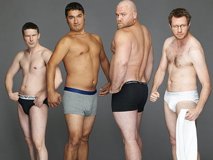Uomini comuni invece di modelli: la pubblicit&agrave; di intimo sarebbe cos&igrave; - modelli vs uomini - Gay.it