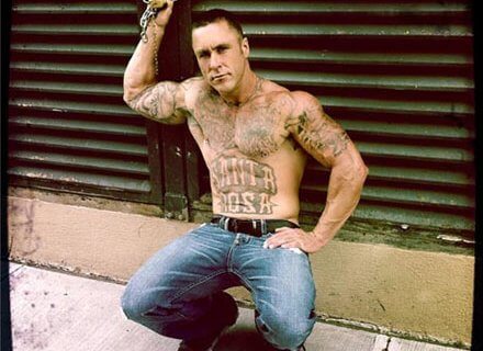 Muscolosi e tatuati? Bellissime imperfezioni - muscoli tatuaggiBASE - Gay.it