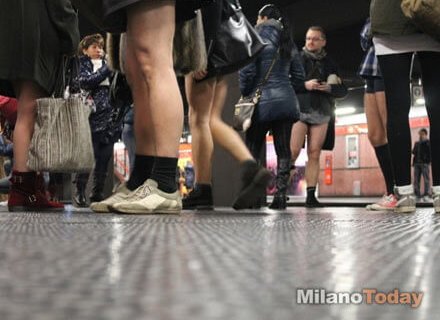 No Pants Subway Ride 2013: tutti in mutande in metro a Milano - no pants milanoBASE - Gay.it