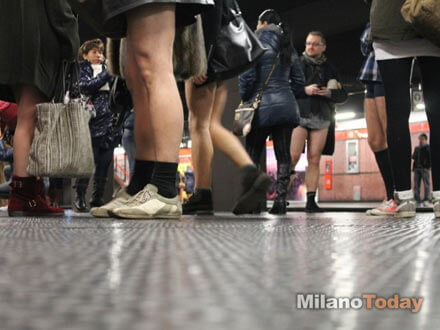 No Pants Subway Ride 2013: tutti in mutande in metro a Milano - no pants milanoBASE - Gay.it