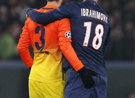 Piqu&eacute; e Ibra, e la mano morta in campo. Le foto della complicit&agrave; - piqueibraancoraBASE - Gay.it