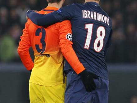 Piqu&eacute; e Ibra, e la mano morta in campo. Le foto della complicit&agrave; - piqueibraancoraBASE - Gay.it