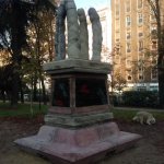 Milano. La scultura hard con i falli ha un nome: "Quattro sentinelle" - Thumbnail