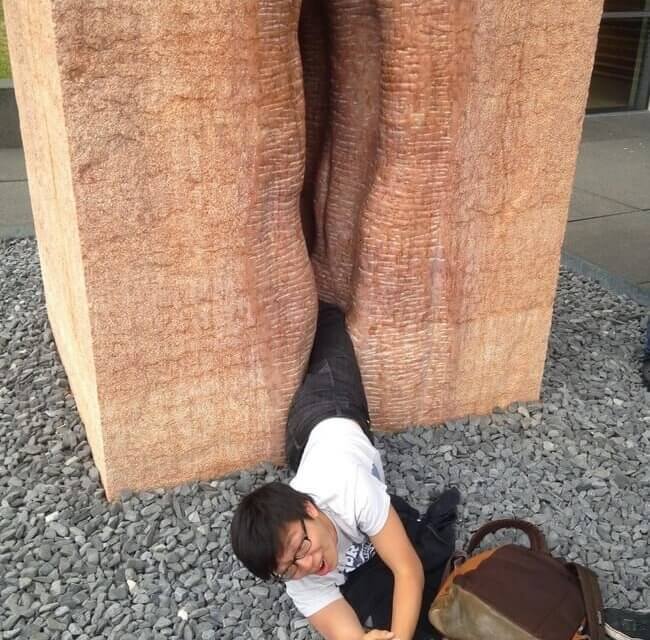 Ragazzo incastrato nella vagina