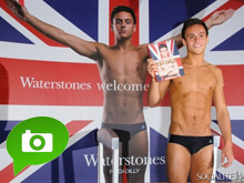 Tom, tuffatore olimpico 18enne, in costume per il suo libro - tom daleyBASE - Gay.it