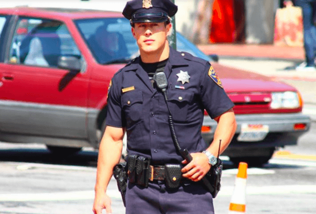 Ricordate il poliziotto Chris Kohrs? Spostato dal quartiere gay