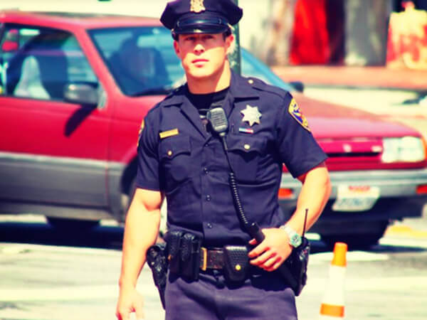 Ricordate il poliziotto Chris Kohrs? Spostato dal quartiere gay - Chris Kohrs poliziotto bono san francisco BS - Gay.it