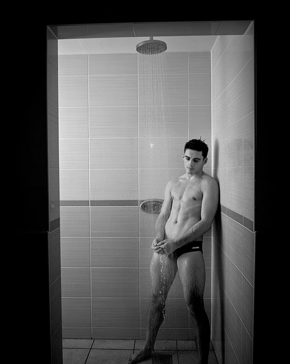 Chris Mears e colleghi sotto la doccia: le foto hot di Attitude