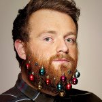C'è chi addobba l'albero e chi addobba la barba. Scopri la nuova moda - Thumbnail