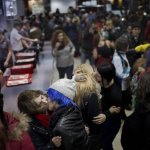 Coppia gay cacciata per un bacio: kiss-in di protesta al Burger King - Thumbnail