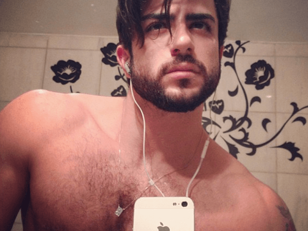 “Diventa un uomo”: modello gay umiliato da Starbucks