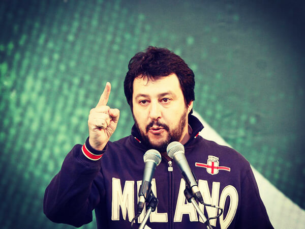 Salvini può posare nudo quanto vuole, resta sempre il solito omofobo