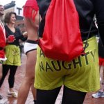 Santa Skivvies Run: torna la corsa dei Babbo Natale in slip - Thumbnail