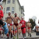 Santa Skivvies Run: torna la corsa dei Babbo Natale in slip - Thumbnail