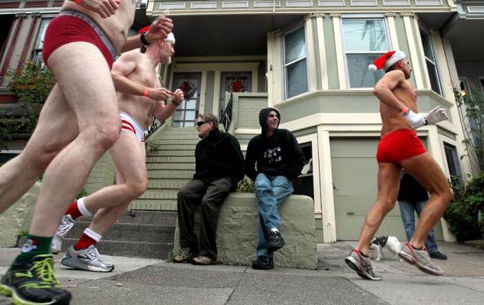 Santa Skivvies Run: torna la corsa dei Babbo Natale in slip
