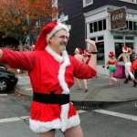 Santa Skivvies Run: torna la corsa dei Babbo Natale in slip - Thumbnail