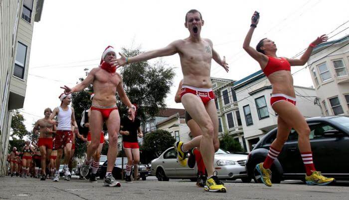 Santa Skivvies Run: torna la corsa dei Babbo Natale in slip