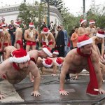 Santa Skivvies Run: torna la corsa dei Babbo Natale in slip - Thumbnail