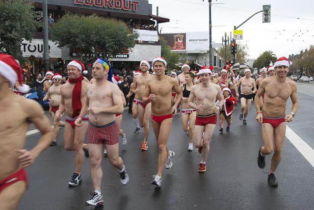 Santa Skivvies Run: torna la corsa dei Babbo Natale in slip