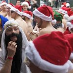 Santa Skivvies Run: torna la corsa dei Babbo Natale in slip - Thumbnail