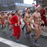 Santa Skivvies Run: torna la corsa dei Babbo Natale in slip - Thumbnail