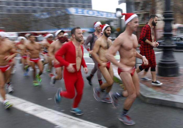 Santa Skivvies Run: torna la corsa dei Babbo Natale in slip