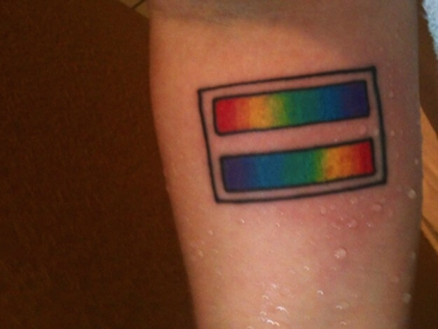 I 15 tattoo "gay" più favolosi e rainbow che tu abbia mai visto