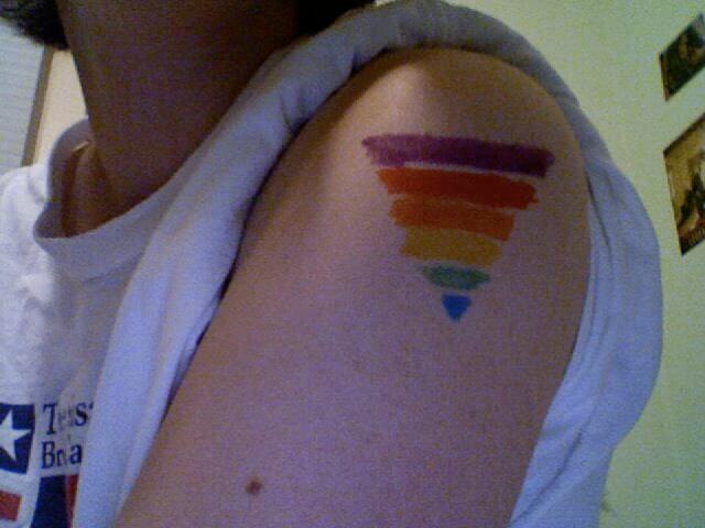 I 15 tattoo "gay" più favolosi e rainbow che tu abbia mai visto
