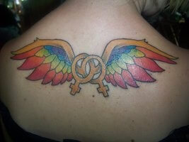 I 15 tattoo "gay" più favolosi e rainbow che tu abbia mai visto