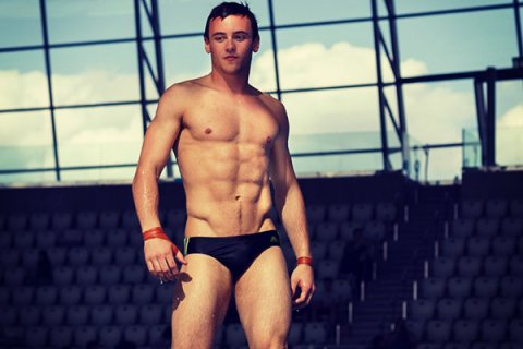 Tom Daley: dai tuffi al nuoto sincronizzato - tom daley bonazzo BS - Gay.it