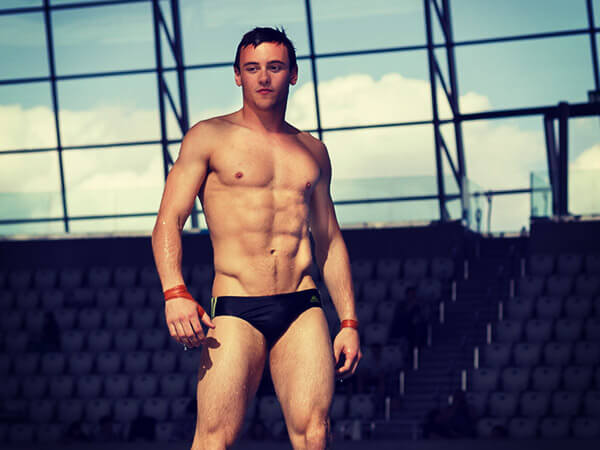 Tom Daley: dai tuffi al nuoto sincronizzato