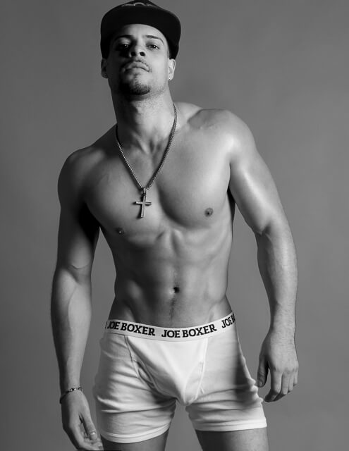 12 modelli per il calendario hot del Boxers Bar di New York City