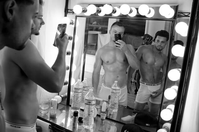 12 modelli per il calendario hot del Boxers Bar di New York City