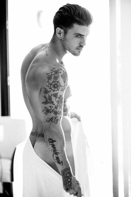 Adan González e i suoi tatuaggi in slip per Garçon Français