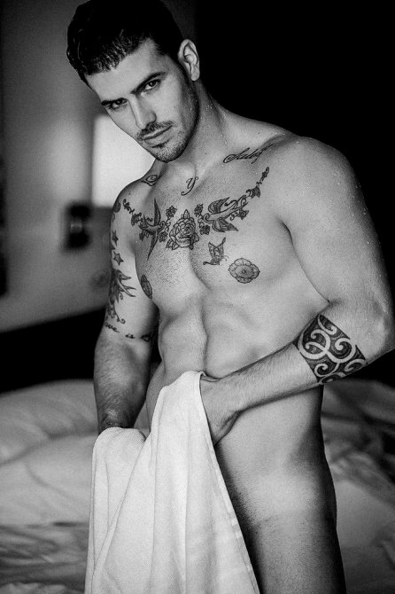 Adan González e i suoi tatuaggi in slip per Garçon Français