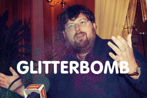 Glitterbomb su prenotazione: come spedire una bomba glitter a Adinolfi - adinolfi glitter bomb BS - Gay.it