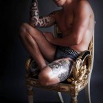 Didio immortala Danilo Borgato: il sensuale omaggio a Gianni Versace - Thumbnail