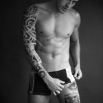 Didio immortala Danilo Borgato: il sensuale omaggio a Gianni Versace - Thumbnail