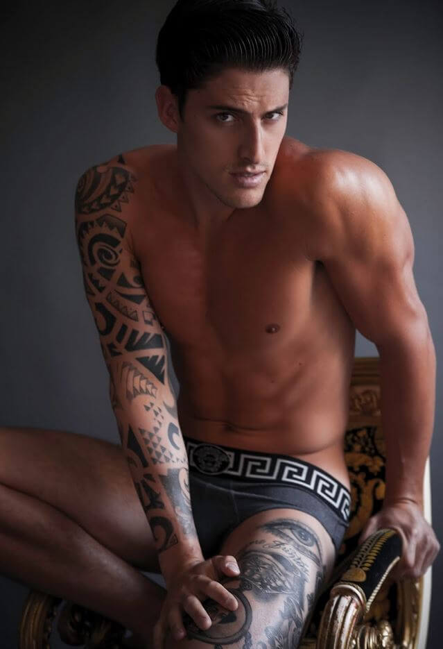 Didio immortala Danilo Borgato: il sensuale omaggio a Gianni Versace